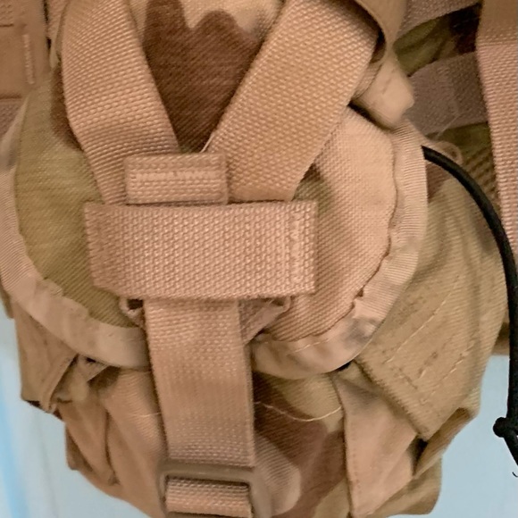 FLC Tactical Vest with canteen and pouch also 4 pouch’s. - Picture 8 of 8